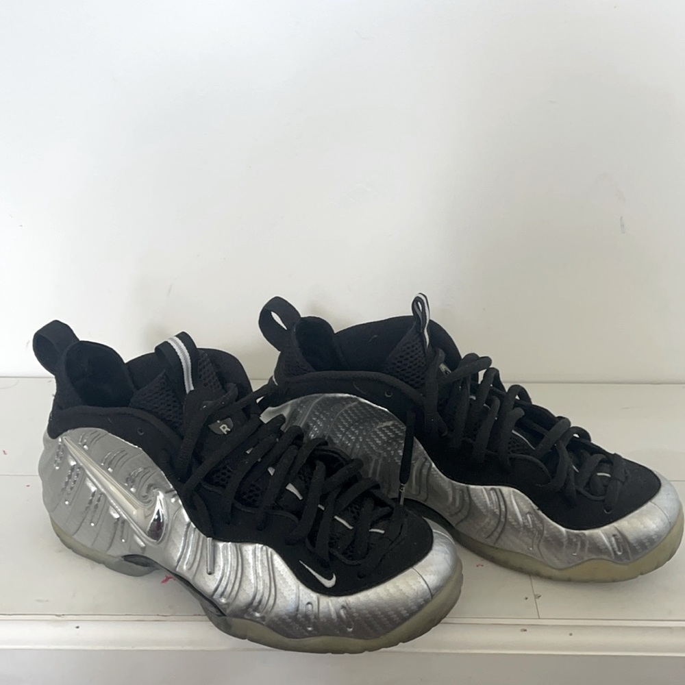 I have the metallic silver foamposite pro